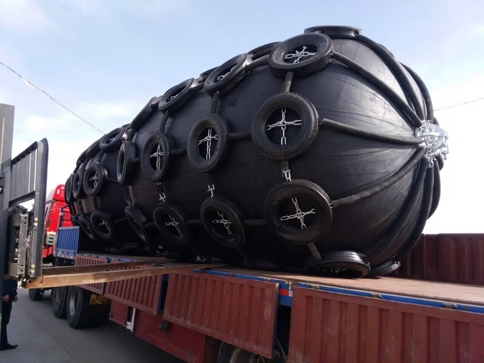 Bens nos para-choques pneumáticos 10 de Marine Fender do uso/ISO 17357 Yokohama