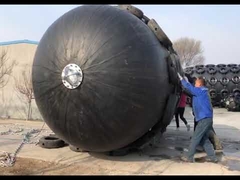 Defensas de borracha Yokohama hidropneumáticas padrão ISO de 2,5*4m com pneus pretos