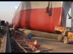 O navio foi lançado e partiu