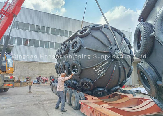 Qualidade Defensas de borracha pneumáticas tipo rede Yokohama de 50kpa e 80kpa para navio-a-navio e navio-a-porto, estrutura flutuante ISO 17357 fábrica