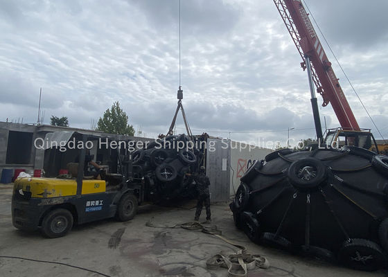 Qualidade Defensas pneumáticas de borracha certificadas ISO17357 com 24 meses de vida útil e compatibilidade com VLCC ULCC fábrica