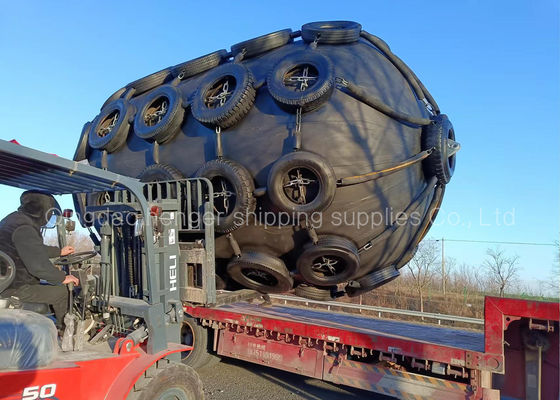 Qualidade Marine Pneumatic Rubber Fender preta 50kpa 3.3*6.5m com rede da corrente fábrica