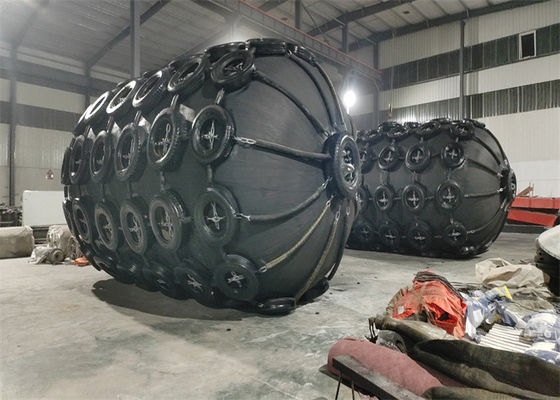 Qualidade ISO17357 para-choque de borracha pneumático do preto 50Kpa do padrão 3.3*6.5M para a venda fábrica