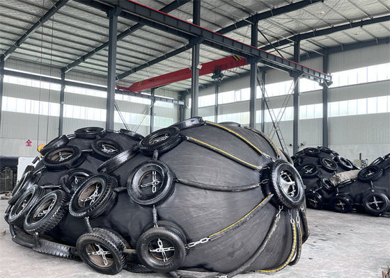 Qualidade ISO17357 para-choque de borracha pneumático do preto 50Kpa do padrão 3.3*6.5M para a venda fábrica