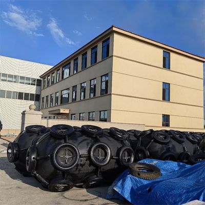 Qualidade Two-year Warranty Pneumatic Rubber Fender 2.5*5.5M For Vessel Berthing fábrica