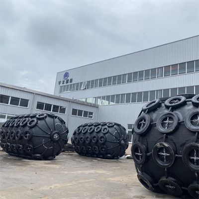 Qualidade Customized Pneumatic Rubber Fender with 0.3-4.8 M Diameter and 24 Months Shelf Life for VLCC Applications fábrica