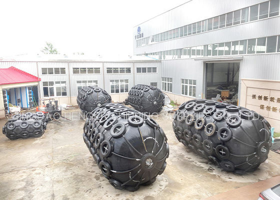 Qualidade Fender de borracha pneumática marítima preta ISO17357 Certificado 80Kpa fábrica