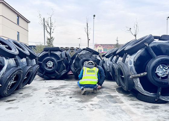 Qualidade Capacidade de absorção de alta energia Fender flutuante marítimo cheio de espuma que fornece maior resistência ao impacto para amarração de embarcações fábrica