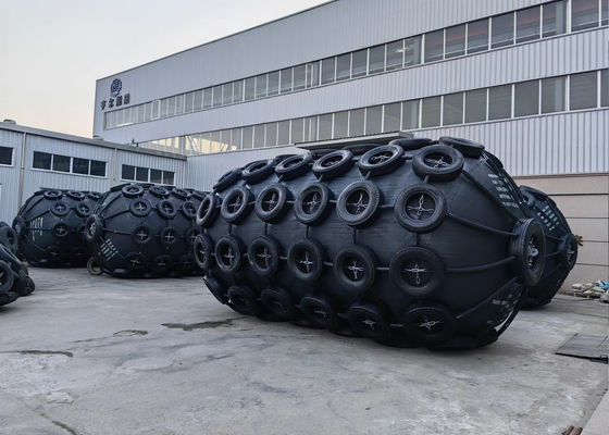 Qualidade 50kPa/80kPa Pneumatic Marine Fender and Inflatable Dock Fender with 1M-6.5M Length for Ship-to-Ship and Ship-to-Dock Protection fábrica