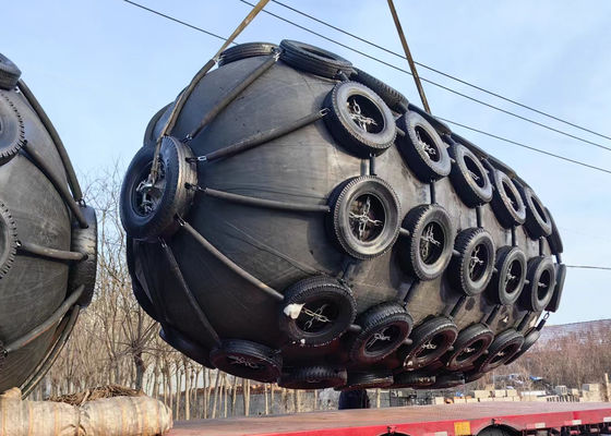 Qualidade 6 to 12 Years Design Life Pneumatic Marine Fender with 50kPa/80kPa Working Pressure for Ship-to-ship and Ship-to-dock Protection fábrica