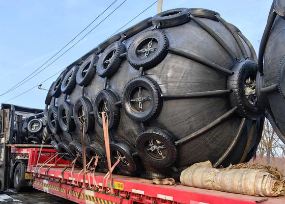 Qualidade 6 to 12 Years Design Life Pneumatic Marine Fender with 50kPa/80kPa Working Pressure for Ship-to-ship and Ship-to-dock Protection fábrica