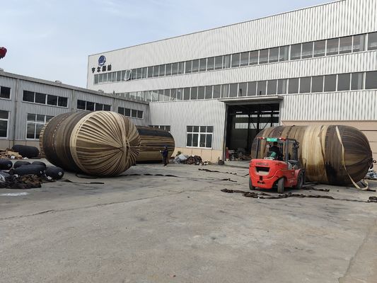 Qualidade Fender flutuante marinho Yokohama Tipo Fender de borracha natural pneumático preto fábrica