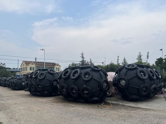 Qualidade Fenders de borracha marinha de tipo de rede de 80 KPa, altamente duráveis e de longa duração, para atracação de navios fábrica