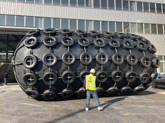 Qualidade Fenders de borracha pneumática flutuante do tipo Yokohama para navios de guerra fábrica