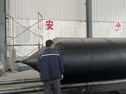 Qualidade Resistência Borracha e Fibra Sintética Airbag de Borracha Marinha Inflado Usando Ar Comprimido Ideal Para Aplicações de Elevação e Lançamento Marítimo fábrica