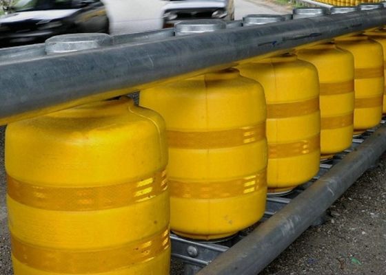 Qualidade Espuma do plutônio/tráfego de EVA barreira do rolo da estrada da barreira do rolo da segurança para estradas propensas a los accidentes fábrica