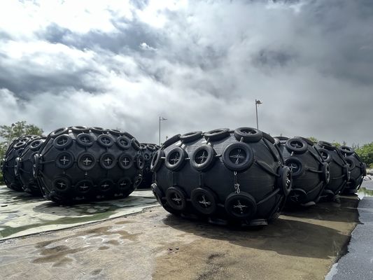 Qualidade Defensas Pneumáticas Marinhas de Alta Durabilidade com Rede de Correntes e Pneus Método de Pagamento Western Union Ideal para Segurança no Atracamento de Navios fábrica