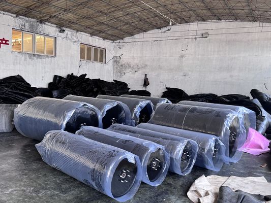 Qualidade Defensas preenchidas com espuma de poliuretano e EVA protegem o casco do navio e as estruturas do cais. Defensas marítimas para proteção contra o impacto de embarcações. fábrica