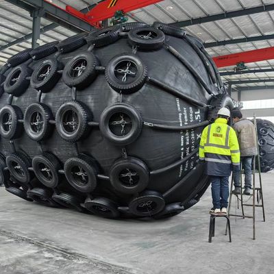 Qualidade Initial Internal Pressure 80kpa Marine Fendre Net Type Ideal for Marine Vessel Impact Absorption and Dock Safety Systems fábrica