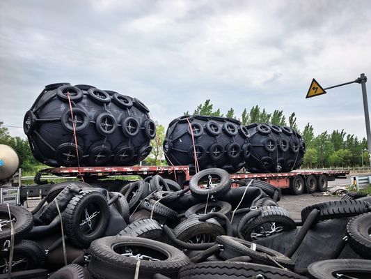 Qualidade Defensas Pneumáticas de Borracha Tipo Yokohama para Proteção de Barcos com Certificação Padrão BV fábrica