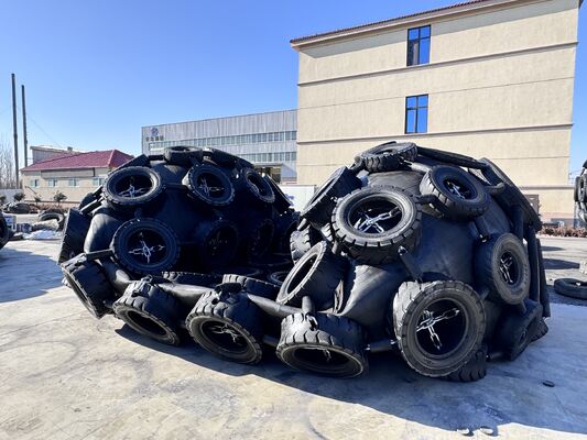 Qualidade Defensas pneumáticas de borracha certificadas ISO17357 com tamanhos personalizados de 0,3-4,8 m e pressão de 50kpa e 80kpa fábrica