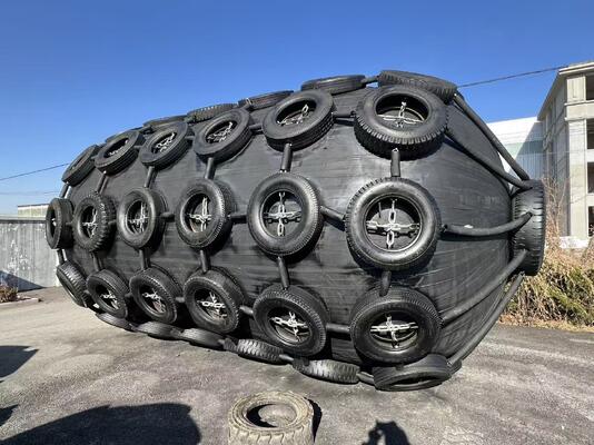 Qualidade Customized ISO17357 Pneumatic Rubber Fender 0.3-4.8 M for Marine Applications fábrica