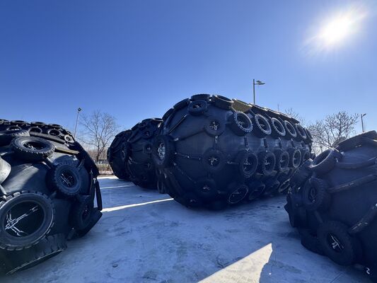 Qualidade Defensas pneumáticas de borracha certificadas ISO17357 com tamanhos personalizados de 0,3-4,8 m e pressão de 50kpa e 80kpa fábrica