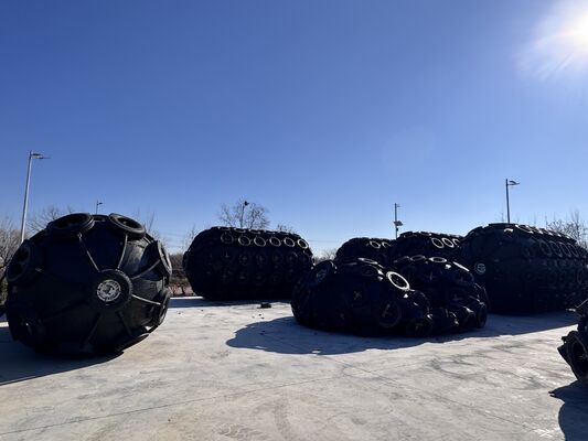 Qualidade Atracação de Barco de Navio 50Kpa 80Kpa Defensas de Borracha Corrente Pneu Rede Defensas de Cais para Serviço Pesado para Proteção de Atracação de Embarcações Marítimas fábrica