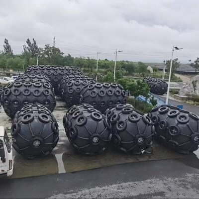 Qualidade ISO 17357 Certified Pneumatic Rubber Fender with 50Kpa/80Kpa Working Pressure and Natural Rubber Material for Marine Protection fábrica