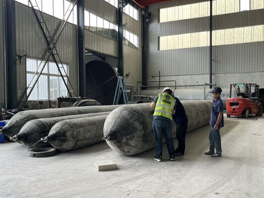 Qualidade Anti Corrosion Marine Rubber Airbag for Long Term Saltwater Service with 0.8-3 M Diameter fábrica