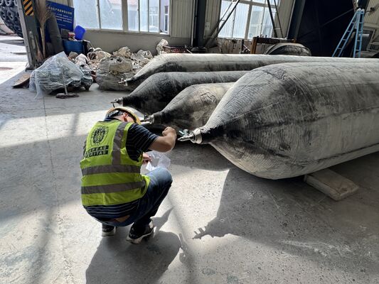 Qualidade Anti Corrosion Marine Rubber Airbag for Long Term Saltwater Service with 0.8-3 M Diameter fábrica