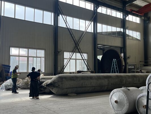 Qualidade Marine Rubber Airbag with Stainless Steel Mounting Hardware for Corrosion Free Installation fábrica