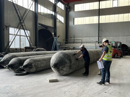 Qualidade Marine Rubber Airbag with Stainless Steel Mounting Hardware for Corrosion Free Installation fábrica