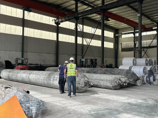 Qualidade Marine Rubber Airbag with Stainless Steel Mounting Hardware for Corrosion Free Installation and 0.8-3 M Diameter fábrica