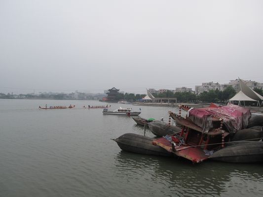 Qualidade Airbag marítimo inflável flutuante de borracha preta 1,8*18m fábrica