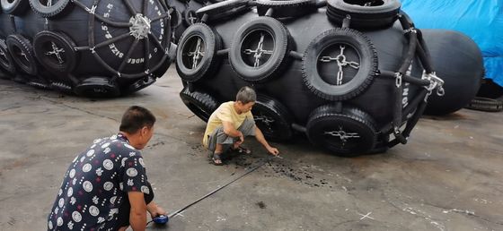 Qualidade Para-choques de borracha pneumáticos do barco com pneumático e corrente fábrica