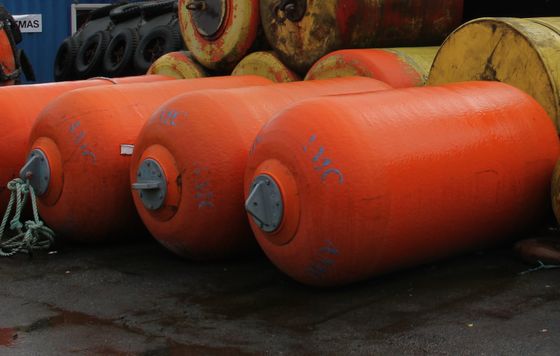 Qualidade Custom Manufacturing ISO 17357 Standard Foam Filled Fender with 0.5 M~4.8 M Diameter for Marine Applications fábrica