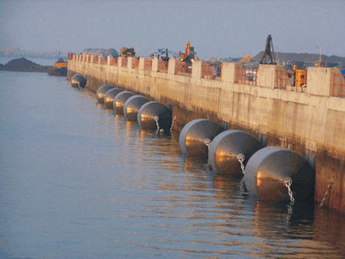 Qualidade Hot Dip Galvanized Foam Filled Fender with High Energy Absorption and Maintenance-free Design for Marine Vessel Protection fábrica