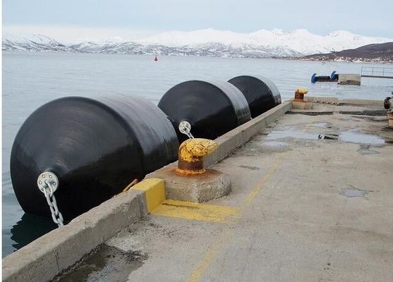 Qualidade Hot Dip Galvanized Foam Filled Fender with High Energy Absorption and Maintenance-free Design for Marine Vessel Protection fábrica