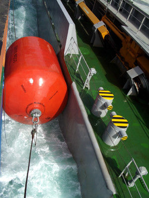 Qualidade O para-choque de borracha pneumático de flutuação do navio de D1200*2000L espuma para-choque enchido do poliuretano fábrica