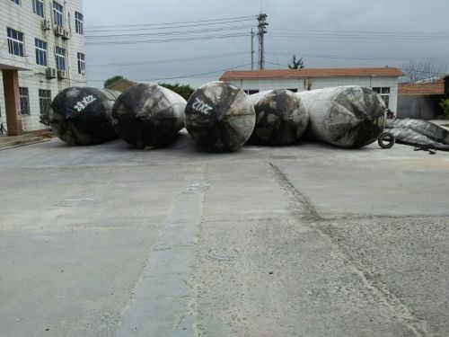 Qualidade Airbags de borracha marítima D1.5*L12 para embarcações para levantamento pesado e lançamento de navios fábrica