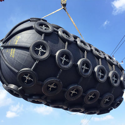 Qualidade Fender de borracha pneumática com pneu de 50Kpa fábrica