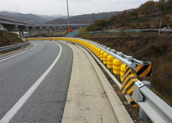 Qualidade Segurança EVA Buckets Rolling Guardrail Barrier da estrada para a estrada fábrica